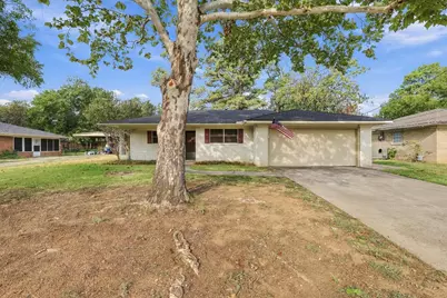 1111 Elmwood Street, Gainesville, TX 76240 - Photo 37