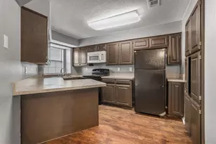 800 Custer St, Arlington, TX 76014 - Photo 3