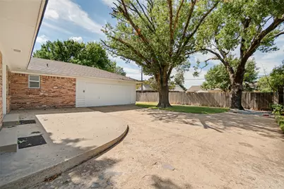 9941 Chippendale Drive, Dallas, TX 75238 - Photo 19