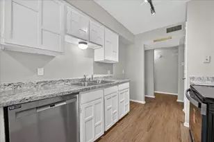 7012 Lincolnshire Ln, North Richland Hills, TX 76182 - Photo 7
