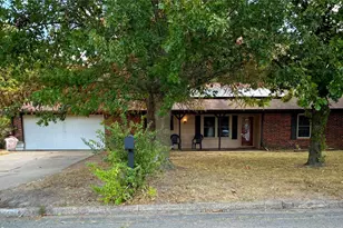 745 42nd St SW, Paris, TX 75460 - Photo 1