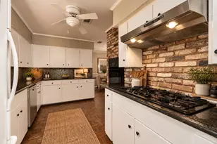 8419 Bocowood Dr, Dallas, TX 75228 - Photo 11