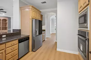 3848 W Pioneer Dr, Irving, TX 75061 - Photo 9