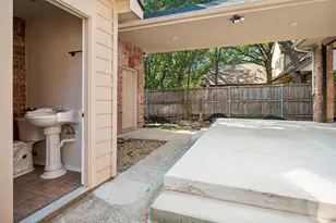 3848 W Pioneer Dr, Irving, TX 75061 - Photo 35