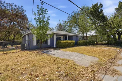 305 Miller Street, Bowie, TX 76230 - Photo 3