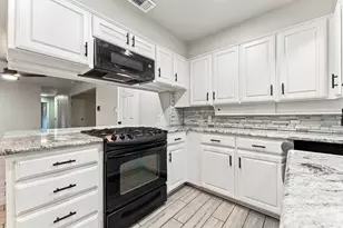 2100 Rockmoor Dr, Edgecliff Village, TX 76134 - Photo 11