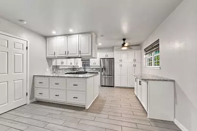 2100 Rockmoor Drive, Edgecliff Village, TX 76134 - Photo 7