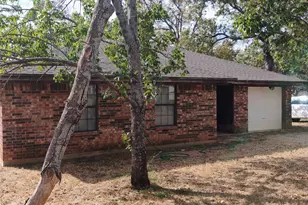 909 Live Oak St, Lake Bridgeport, TX 76426 - Photo 1