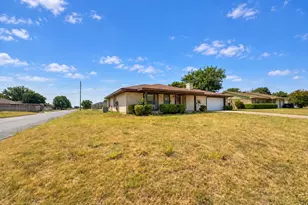 1324 Amherst St, Burkburnett, TX 76354 - Photo 3