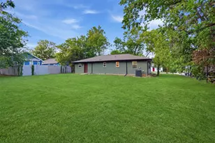 4302 Roberts St, Greenville, TX 75401 - Photo 17