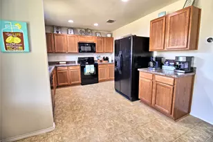 1312 Gayle St, Burleson, TX 76028 - Photo 11
