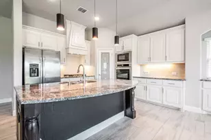 505 Livia St, Burleson, TX 76028 - Photo 5