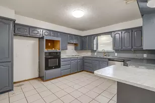 8830 Lapanto Ln, Dallas, TX 75227 - Photo 13