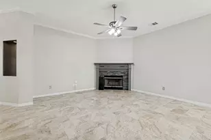5816 Windy Meadow Ln, Grand Prairie, TX 75052 - Photo 5