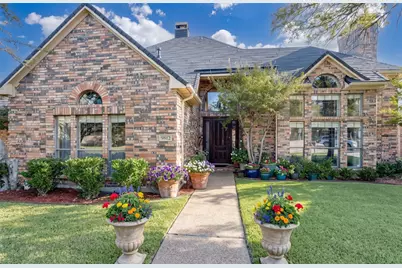9812 Canyon Crest Circle, Irving, TX 75063 - Photo 1