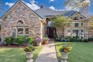 9812 Canyon Crest Cir, Irving, TX 75063 - Photo 1