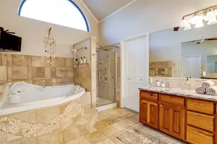 9812 Canyon Crest Cir, Irving, TX 75063 - Photo 11
