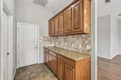 914 Winding Road, Granbury, TX 76049 - Photo 13