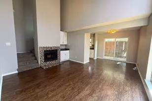 615 Lost Springs Ct, Arlington, TX 76012 - Photo 3