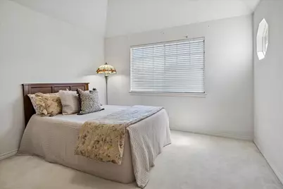 2204 Creekside Circle S, Irving, TX 75063 - Photo 31