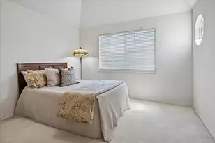2204 Creekside Cir S, Irving, TX 75063 - Photo 31