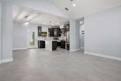 136 Breezeway Drive, Rockport, TX 78382 - Photo 3