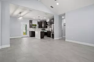 136 Breezeway Dr, Rockport, TX 78382 - Photo 3