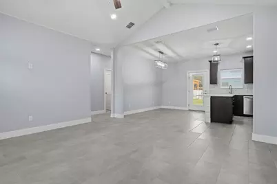 136 Breezeway Drive, Rockport, TX 78382 - Photo 5