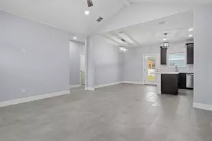 136 Breezeway Dr, Rockport, TX 78382 - Photo 5