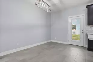 136 Breezeway Dr, Rockport, TX 78382 - Photo 7