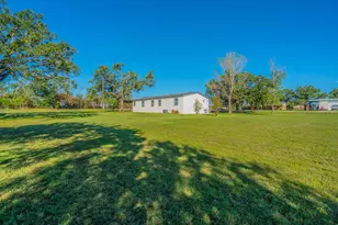 104 Hill Top Ct, Springtown, TX 76082 - Photo 3