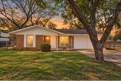 511 N Cherry Street, Aubrey, TX 76227 - Photo 1
