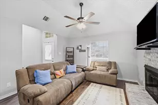 6025 Kimberly Ct, Haltom City, TX 76137 - Photo 3