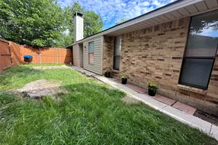 2306 Carol Good Ln, Carrollton, TX 75006 - Photo 3