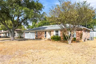 1117 Cozby St E, Benbrook, TX 76126 - Photo 21