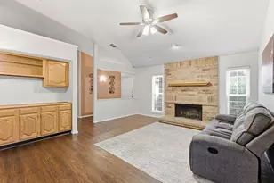1705 Sandy Point Ct, Arlington, TX 76018 - Photo 9