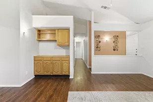 1705 Sandy Point Ct, Arlington, TX 76018 - Photo 11