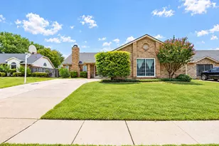 1705 Sandy Point Ct, Arlington, TX 76018 - Photo 3