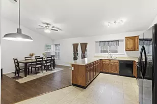 1705 Sandy Point Ct, Arlington, TX 76018 - Photo 17