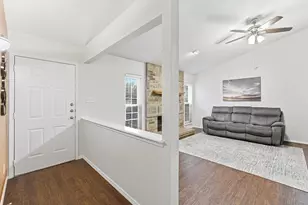 1705 Sandy Point Ct, Arlington, TX 76018 - Photo 7