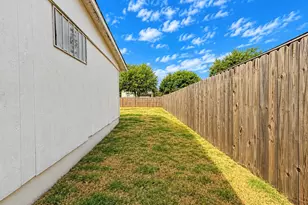 4131 Soloman Dr, Dallas, TX 75212 - Photo 29