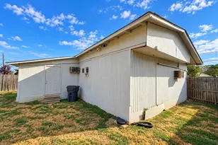 4131 Soloman Dr, Dallas, TX 75212 - Photo 31