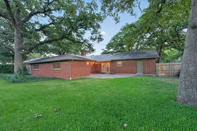 844 Woodcrest Drive, Hurst, TX 76053 - Photo 33