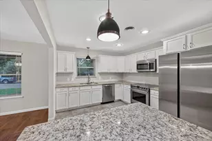 844 Woodcrest Dr, Hurst, TX 76053 - Photo 5