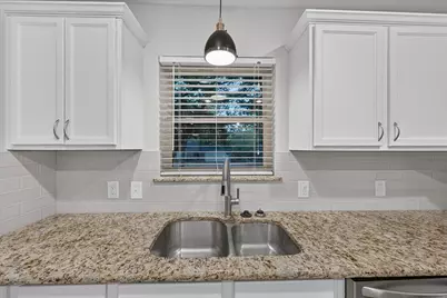 844 Woodcrest Drive, Hurst, TX 76053 - Photo 7