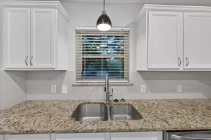 844 Woodcrest Dr, Hurst, TX 76053 - Photo 7