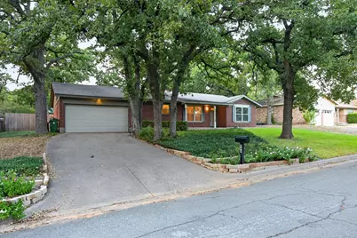 844 Woodcrest Drive, Hurst, TX 76053 - Photo 3