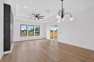 1656 W Wintergreen Rd, Lancaster, TX 75134 - Photo 7