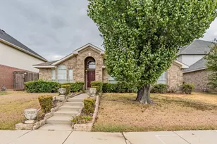 2722 Kingswood Blvd, Grand Prairie, TX 75052 - Photo 1