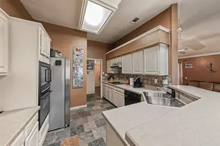 2722 Kingswood Blvd, Grand Prairie, TX 75052 - Photo 9
